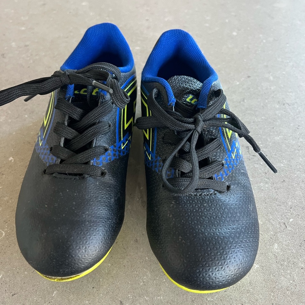 Lotto kids soccer shoes